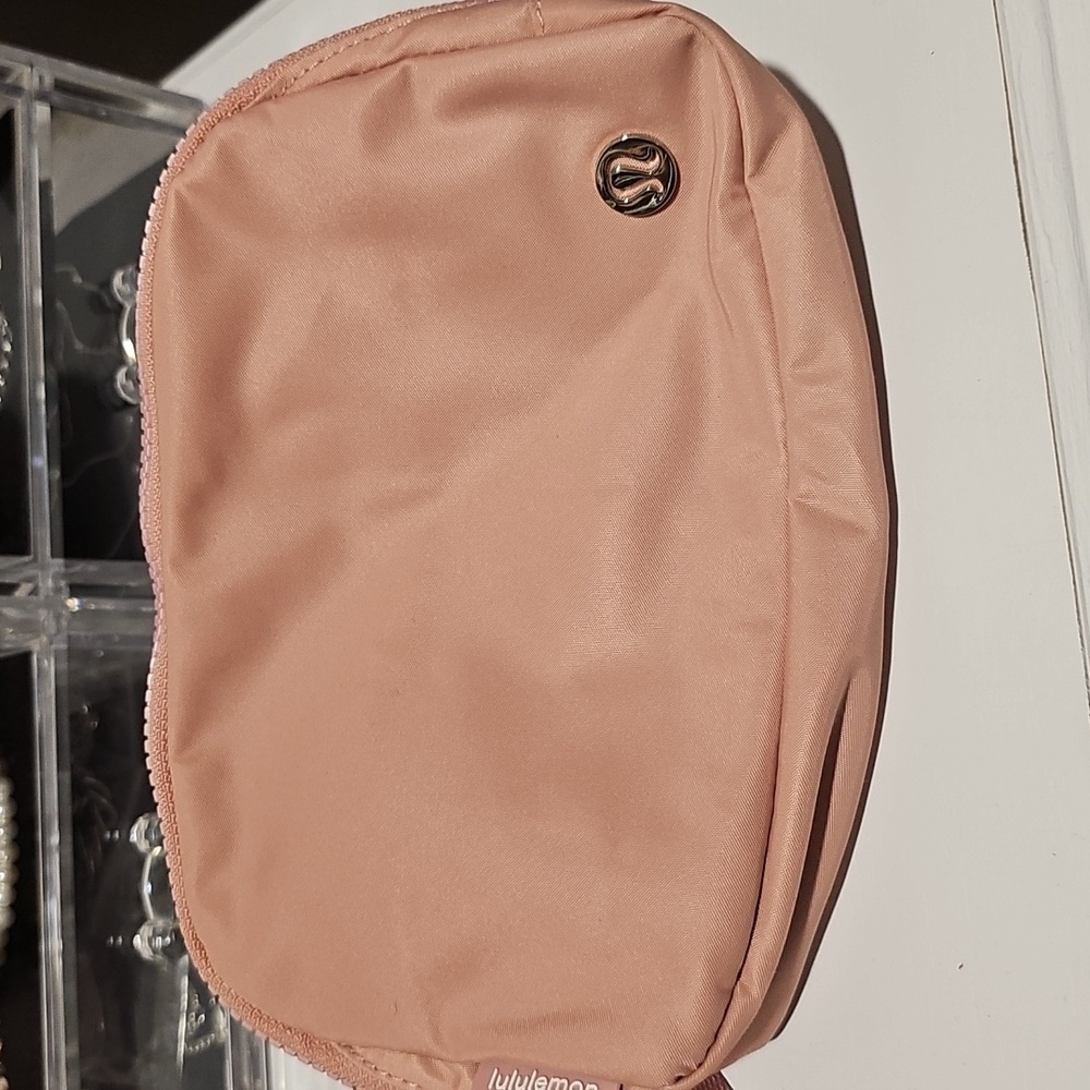 lululemon athletica Rose Every Day Belt Bag